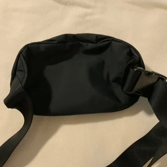 New Lululemon Wunderlust Beltbag 1.8L - Picture 3 of 4
